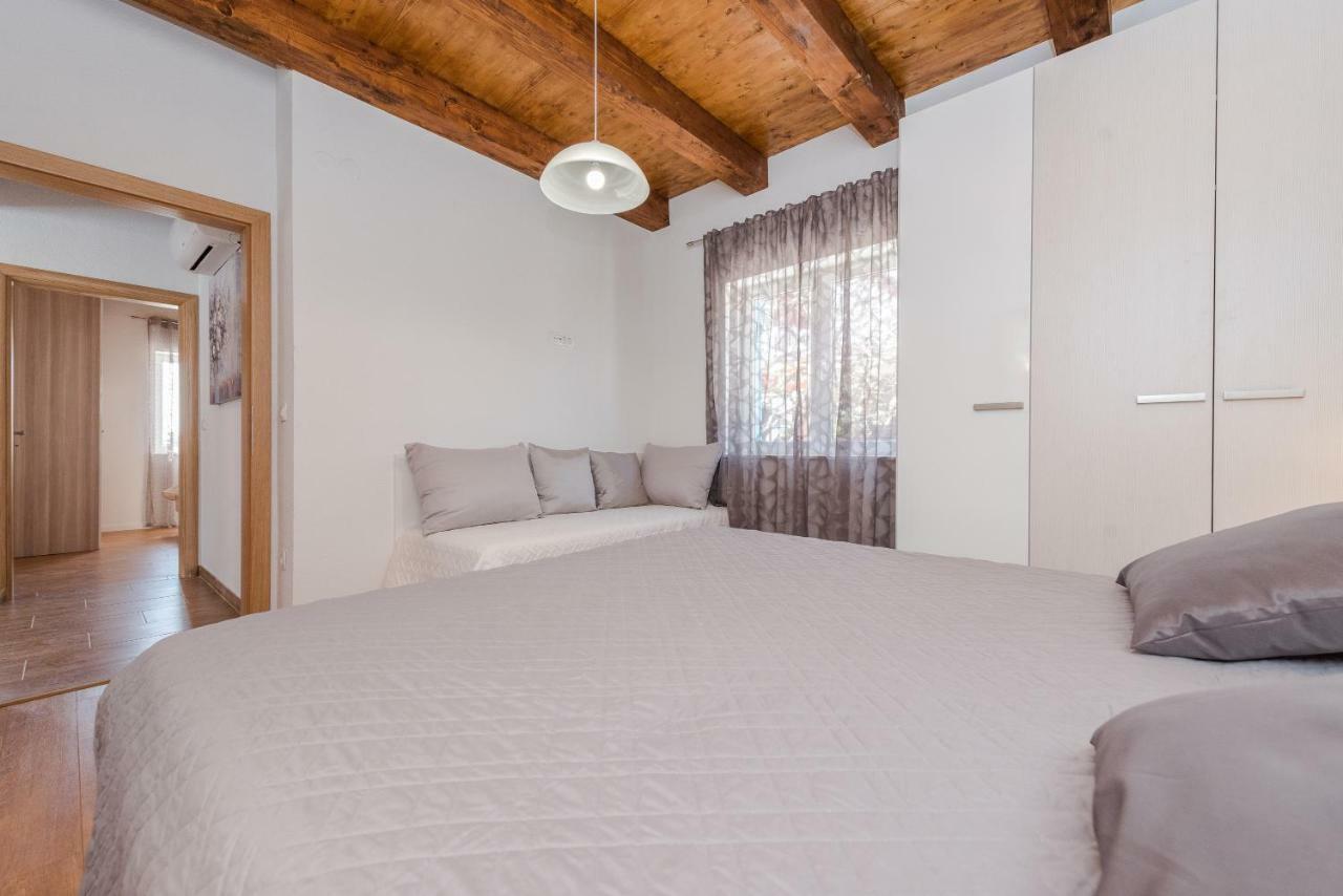 Villa Đelozija Sukošan Esterno foto